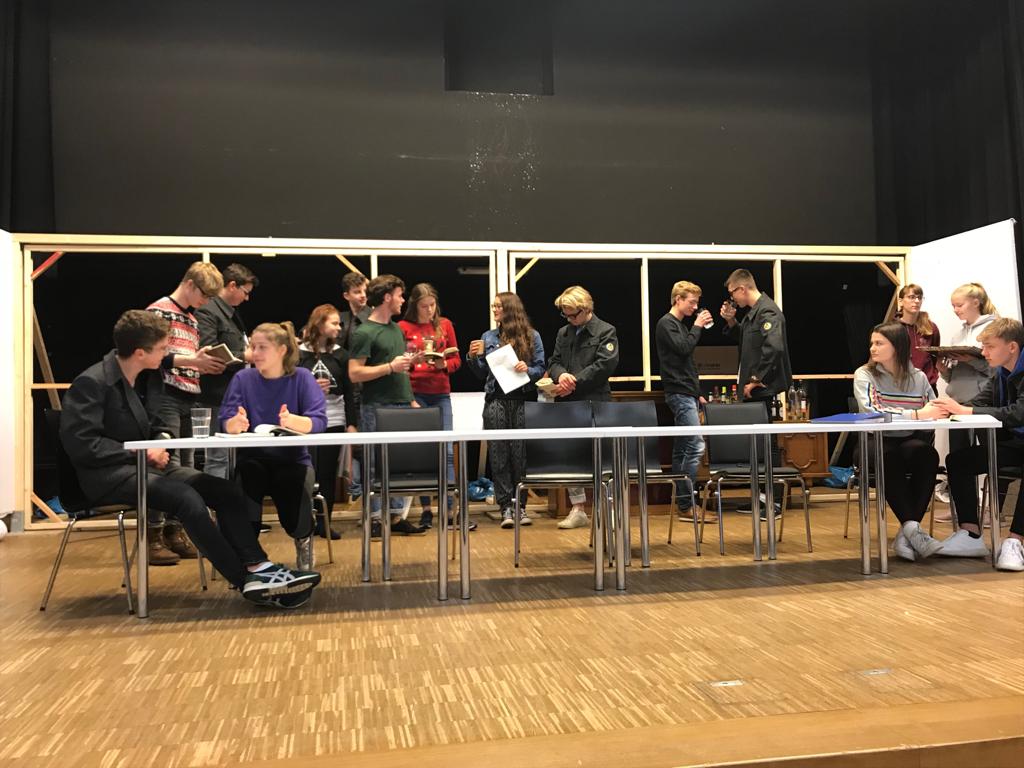 Theaterauff Hrung Des Jungen Ensembles Gymnasium Mariengarden